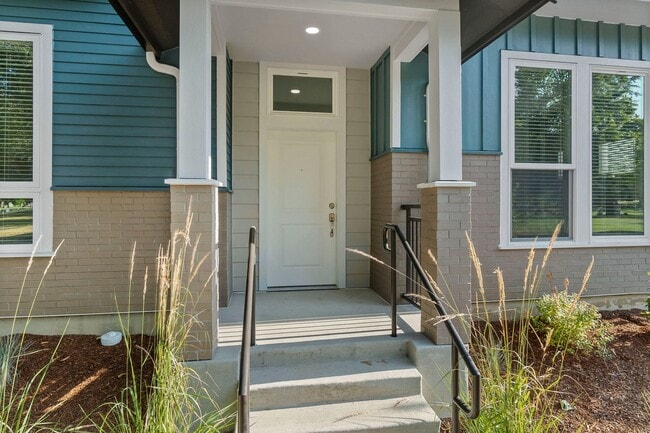 Photo - 350 North Apartments