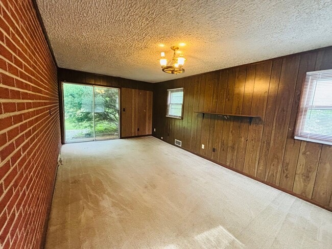 Photo - 709 Barringer Dr