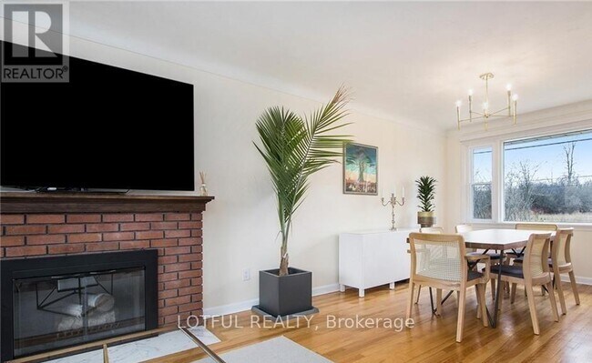 Photo - 2012 Dorval Ave