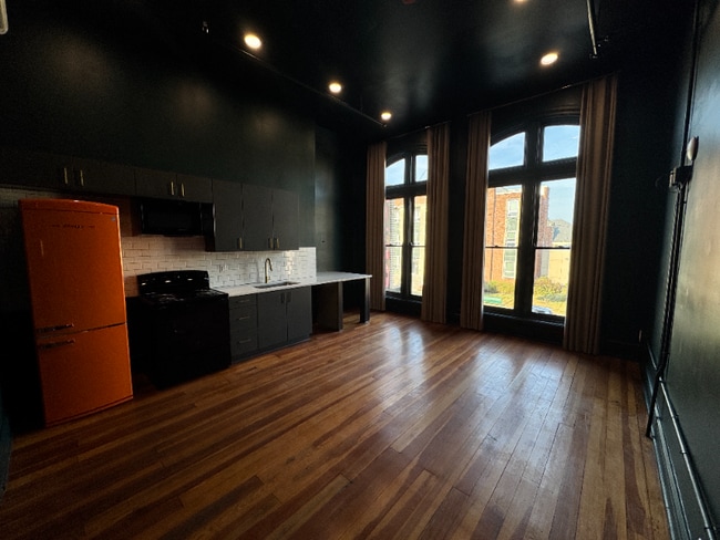 Building Photo - 215 N Main St Rental