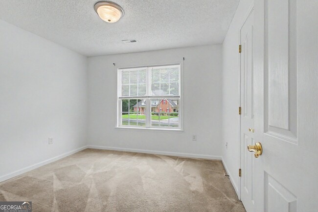 Photo - 255 Squire Ln