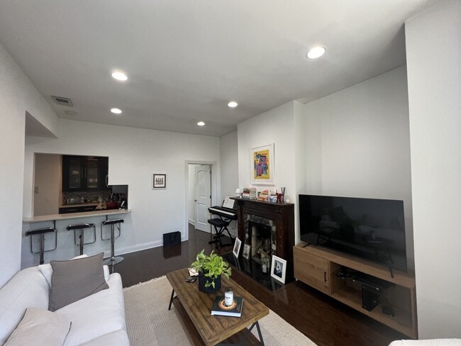 Photo - 1921 N Sedgwick St Unit 3F