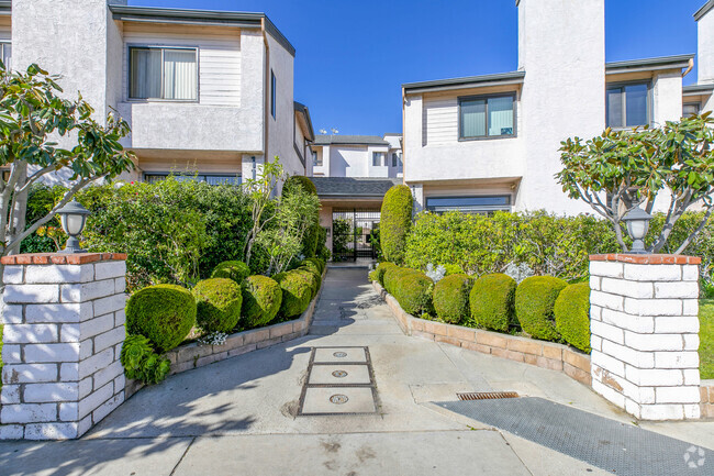 Building Photo - 11911 Magnolia Blvd Rental