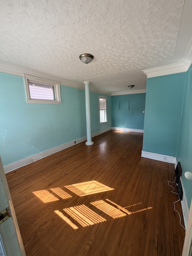 Photo - 627 9th St E