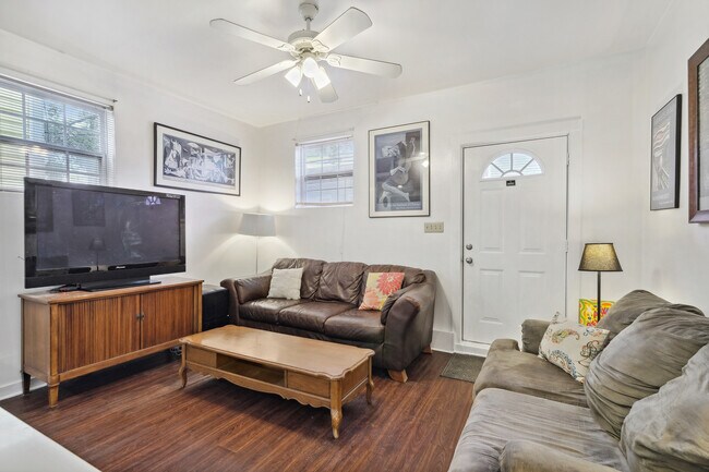 Photo - 2502 Laurel St
