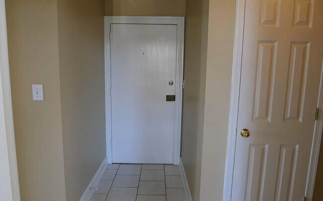 Apartment Entrance - 2008 3rd Ave N Unit 8B