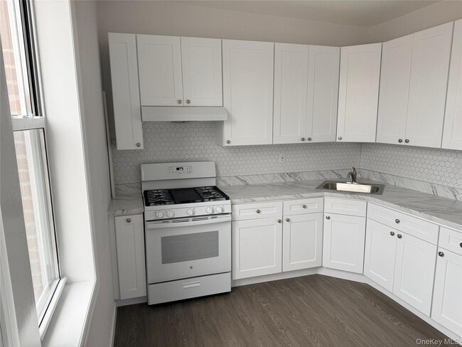 Building Photo - 126-18 111th Ave Unit 2