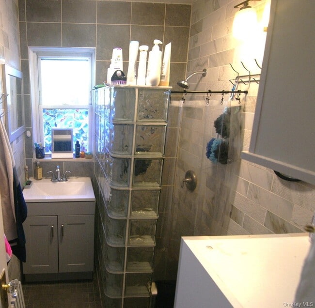 Photo - 86-11 256th St