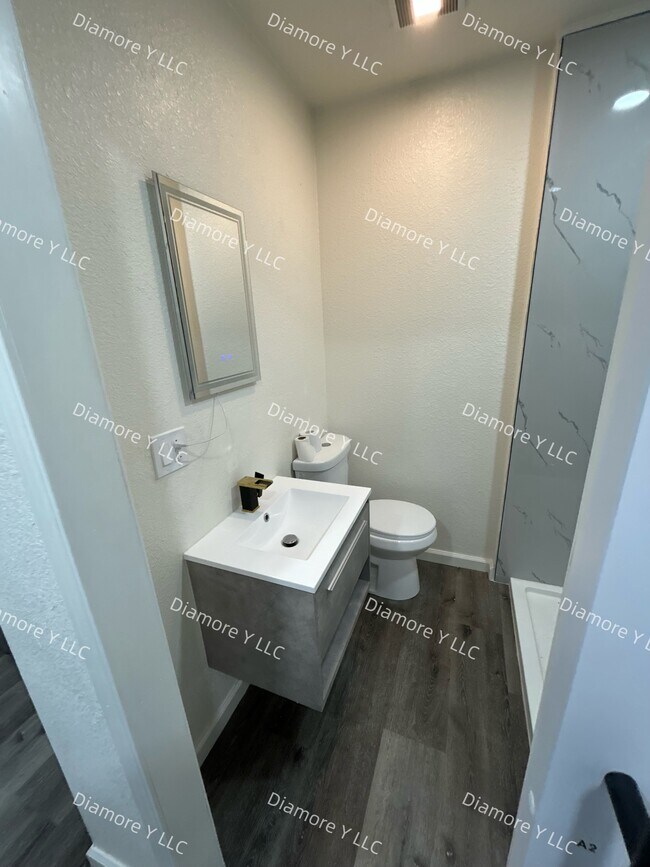 Building Photo - 212 High St