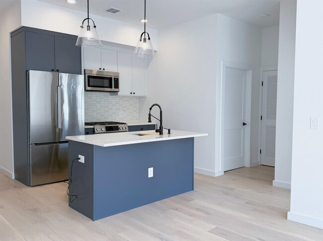 Photo - 425 3rd St Unit 315