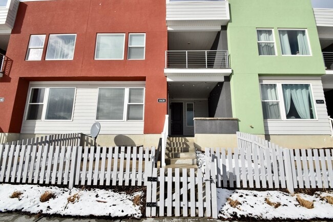 Building Photo - 3 Bed 2.5 Bath Townhome with Awesome View in Daybreak!