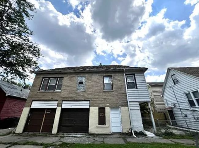 Building Photo - Freshly Renovated 3-Bedroom Home in South ... Unit 1