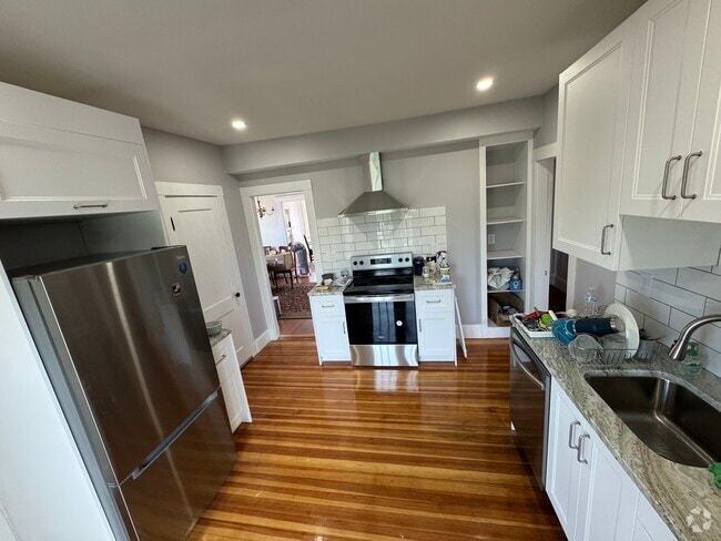 Building Photo - 45 Nixon St Unit 3 Rental