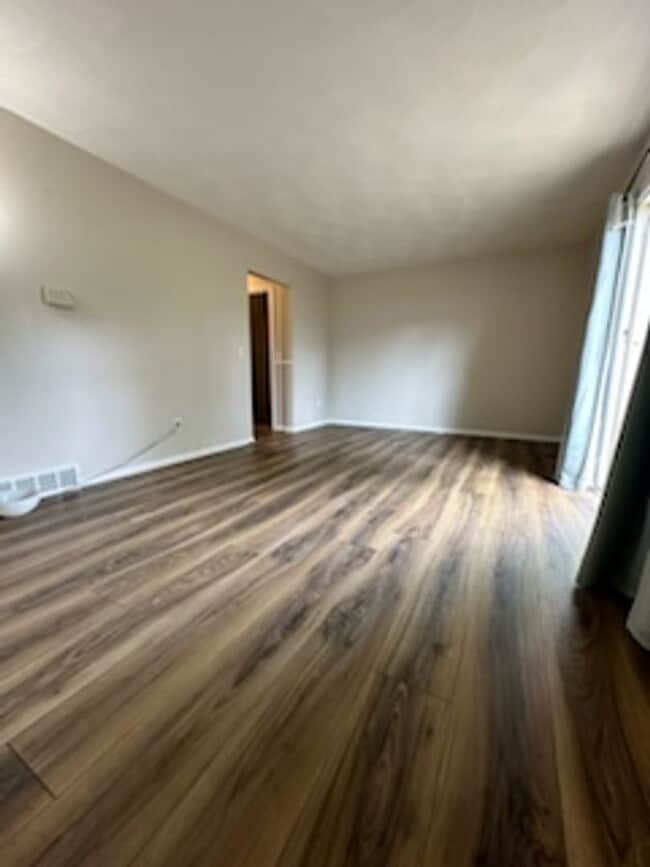 Spacious 3 Bedroom 2 Bath Condo Located in... Unit 11 Meadowbrooko