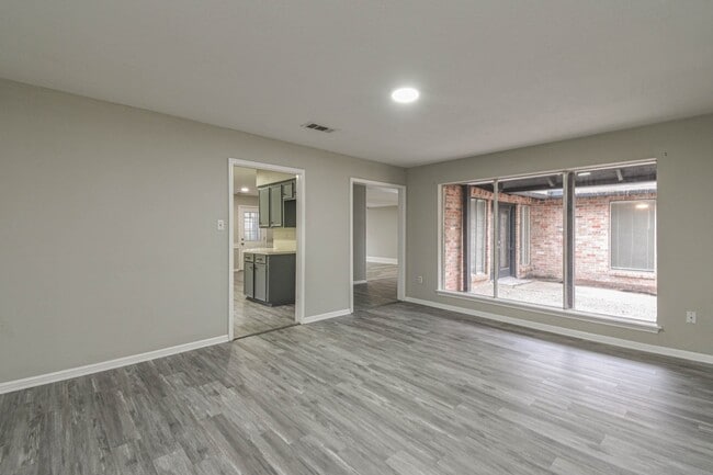 Photo - 16911 Summit Oaks Ln