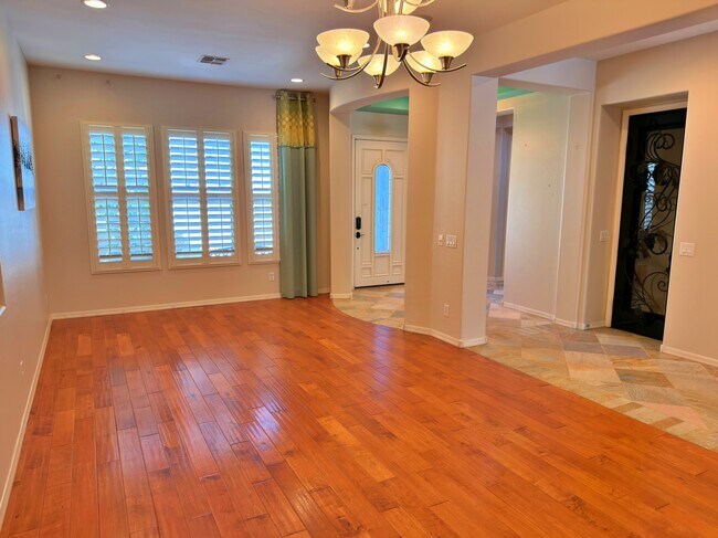 Photo - 737 E Charlevoix Ave