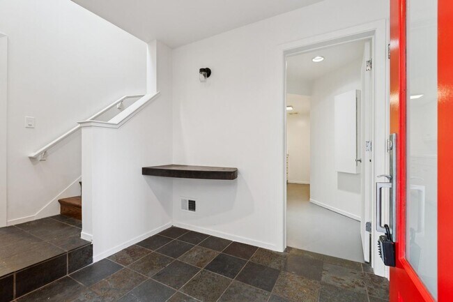 Photo - 1035 Francisco St