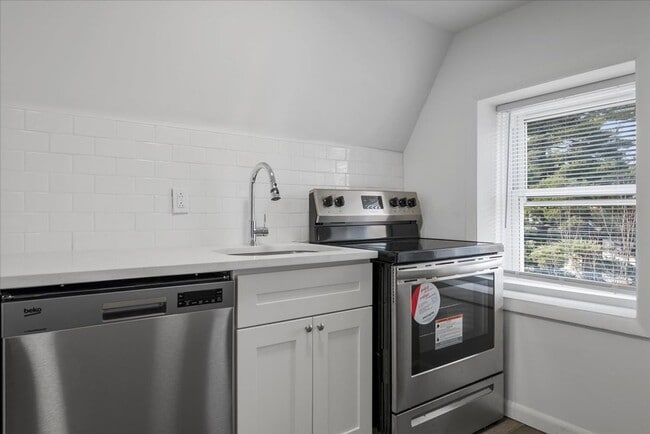 Photo - 612 N St Clair St Unit 3