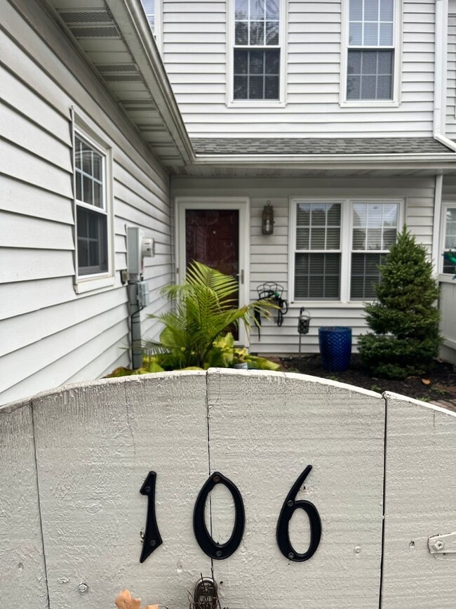 Photo - Stunning 3 Bedroom Townhome !