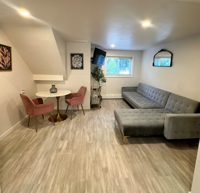 Photo - 210 Colonial Springs Rd Unit Apt. 2