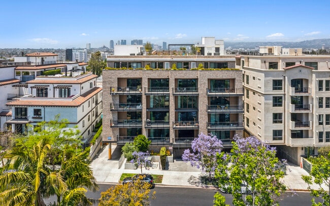 Building Photo - 1319 S Orange Grove Ave Rental