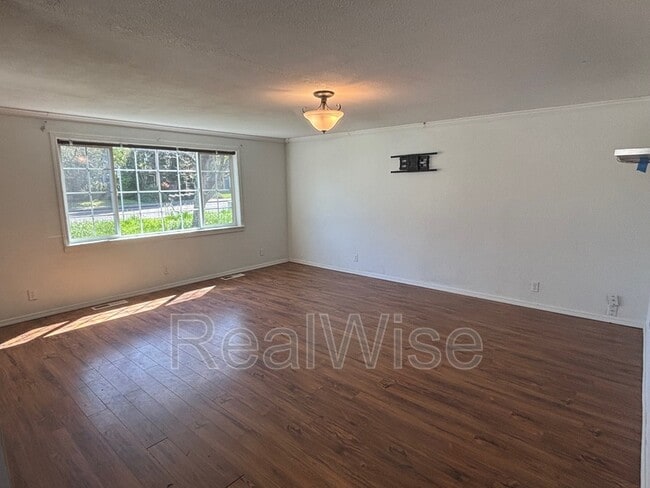 Photo - 1296 NW Keasey St