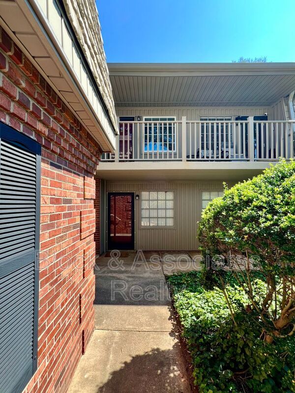 Building Photo - 3816 Country Club Rd