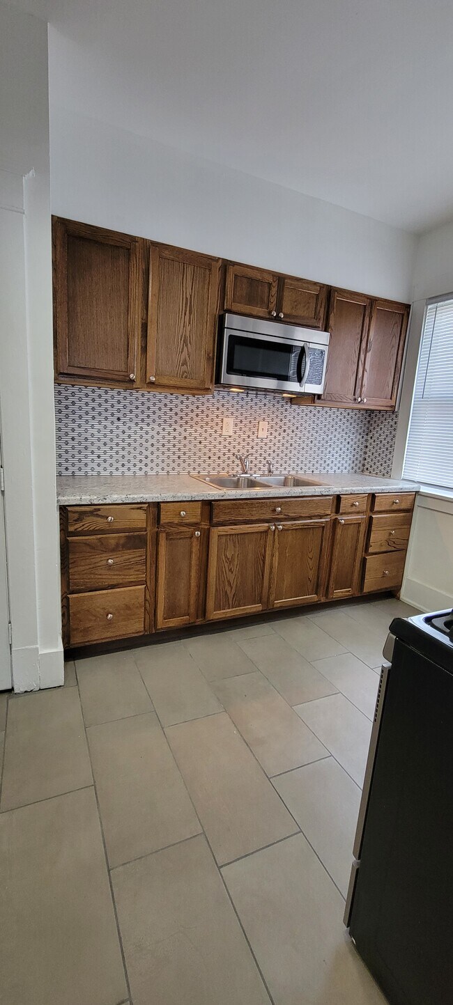 Photo - 617 W Main St Apartments Unit 1