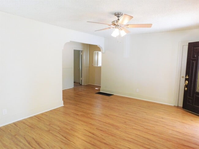 Photo - 1250 E Villa St Unit 1250