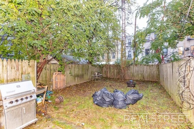 Photo - Menahan Street Unidad 1