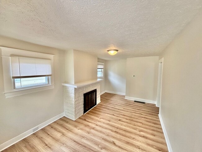 Photo - 3911 Larkwood Ave