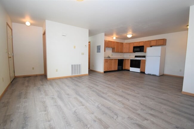 Photo - Beautiful 2 bedroom apartment with attache... Unidad C