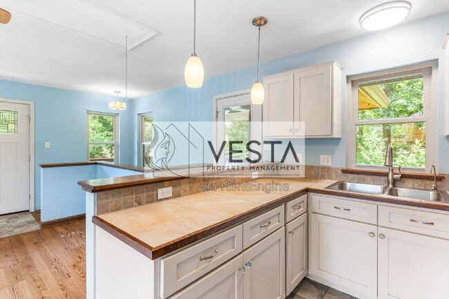 Photo - 10 Wellspring Ln