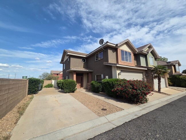 Building Photo - Shadow Ridge 3 Bedroom