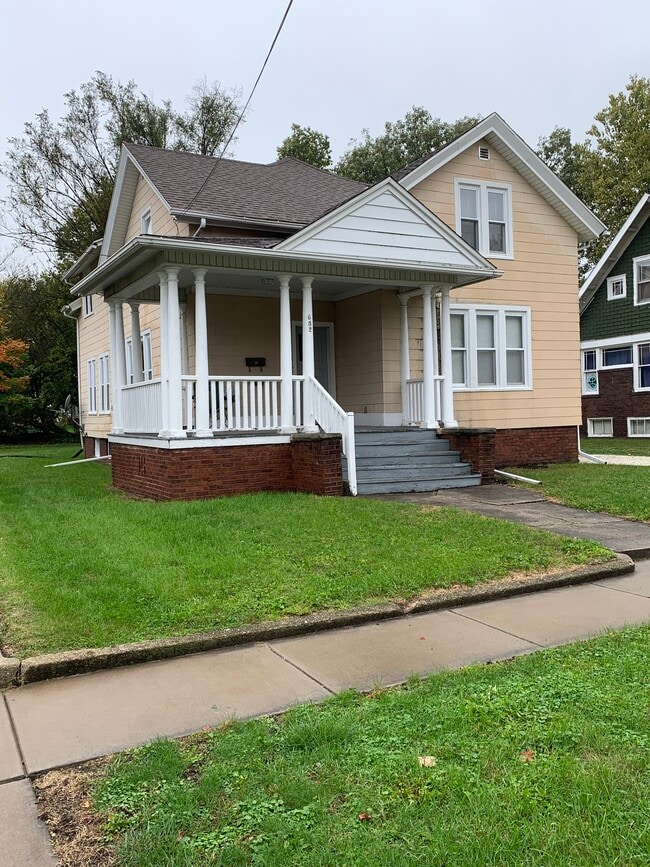 Building Photo - 682 Beecher Ave Unit Upper Rental