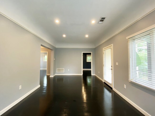 Photo - 8532 N W Knoll Dr