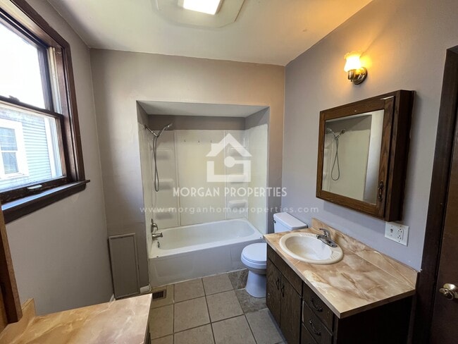 Photo - 330 W 6th St