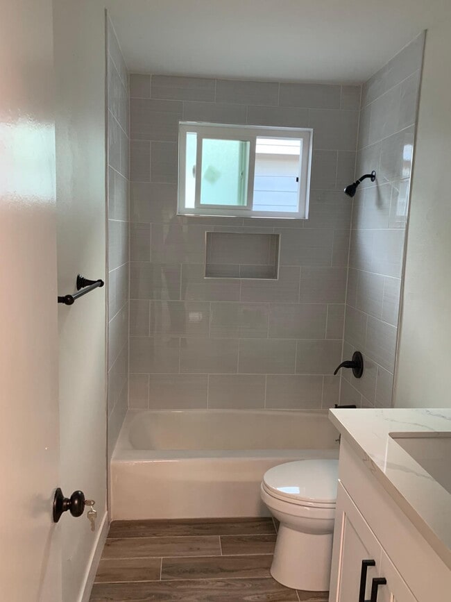 Photo - 2217 Marshallfield Ln Unidad B