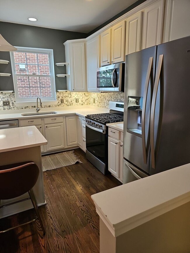 Photo - 3212 Toone St