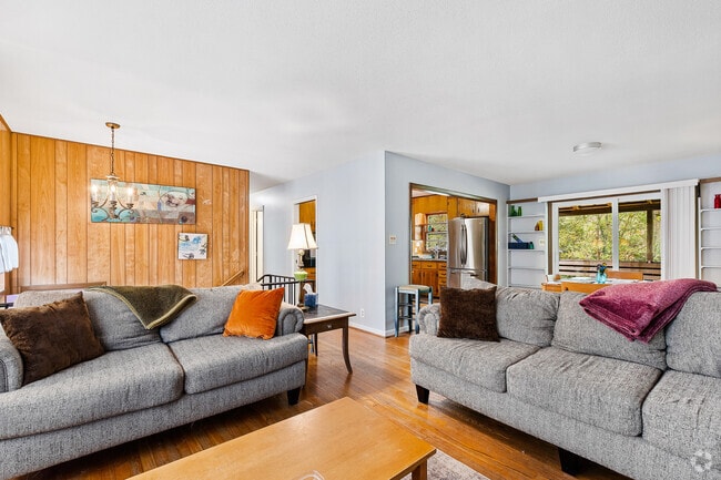 Building Photo - 3421 Huntleigh Dr Rental