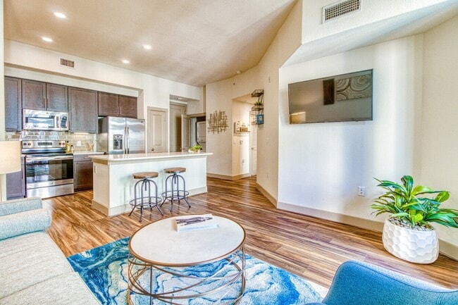 Building Photo - Modern Living in Houston’s Heart Unit SAMN1