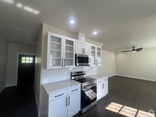 Building Photo - B1502 Unit 2 Rental