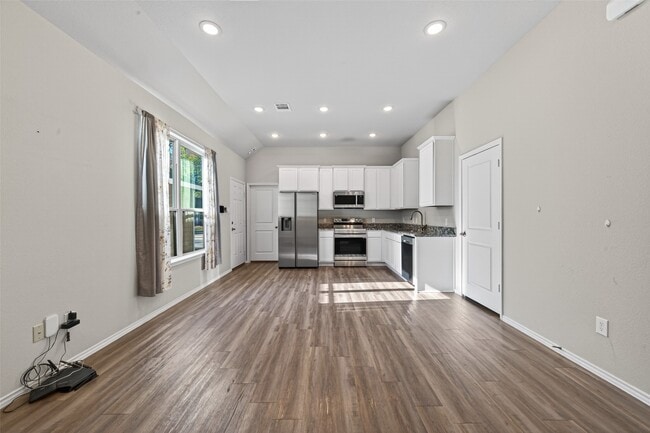 Photo - 12004 Canal St