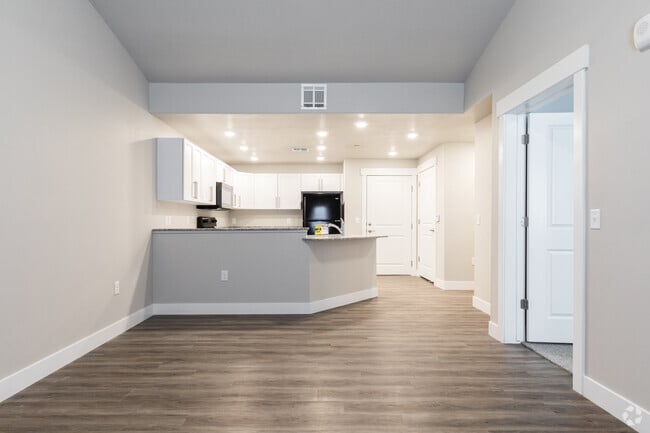 1BR, 1BA - 747SF - Retreat at South Haven Farms