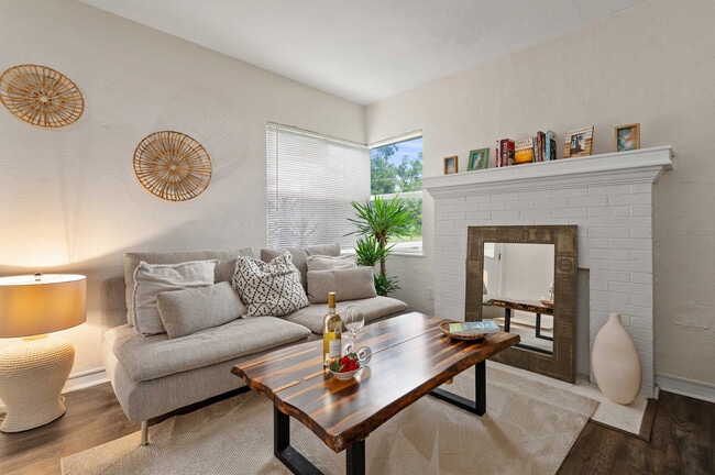 102 W King St Unit SI ID1029870P