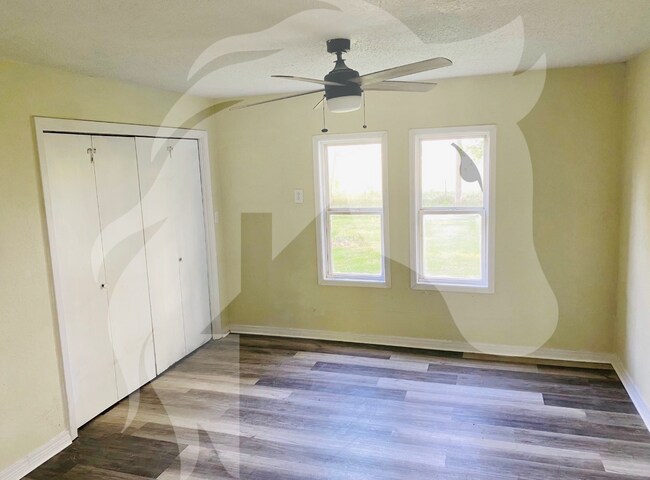 Photo - 208 E Ponca St