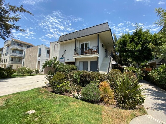 Building Photo - 3746 S Canfield Ave Rental
