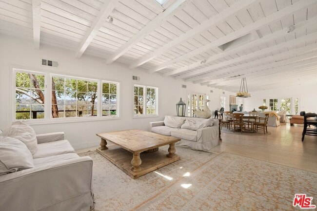 Photo - 9609 Oak Pass Rd