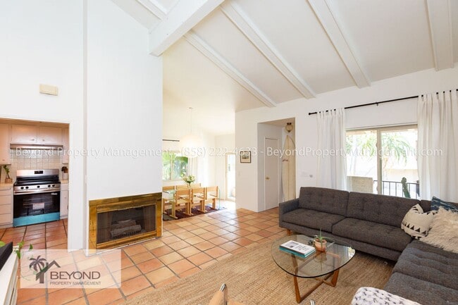 Building Photo - COASTAL CARSLBAD 2BR/2BA CONDO  –PET FRIEN...