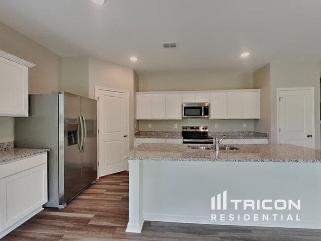 Photo - 141 Gladstone Loop